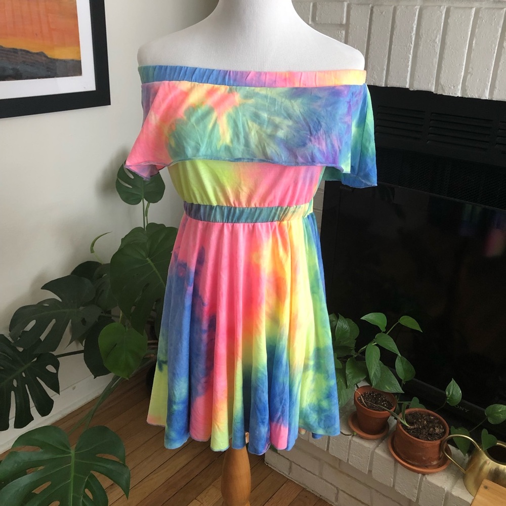Tie dye strapless dress